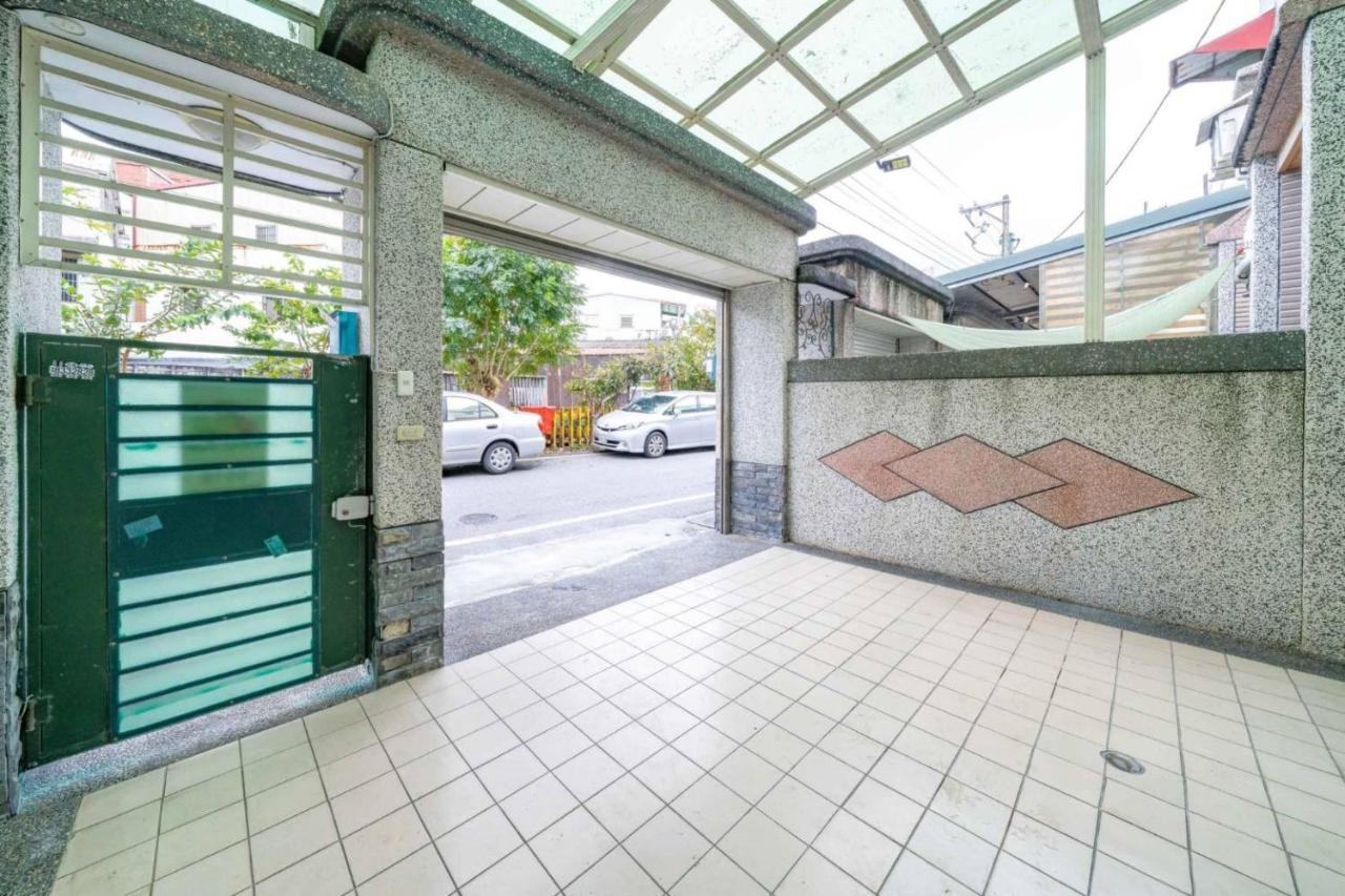 花蓮包棟彩色窩民宿 溜滑梯 烤肉唱歌 電動麻將 近東大門 花蓮市 エクステリア 写真